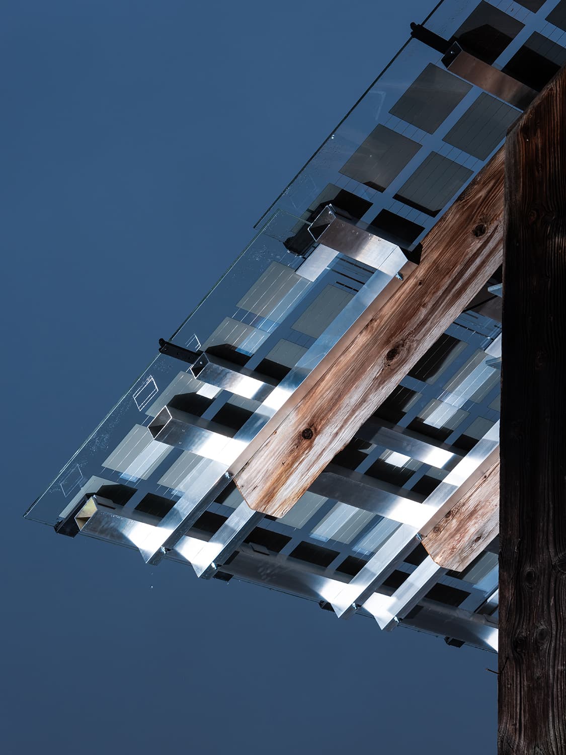 Schopf transforms an agricultural shed into a workshop under a translucent solar roof (Zurich, 2021-2022)