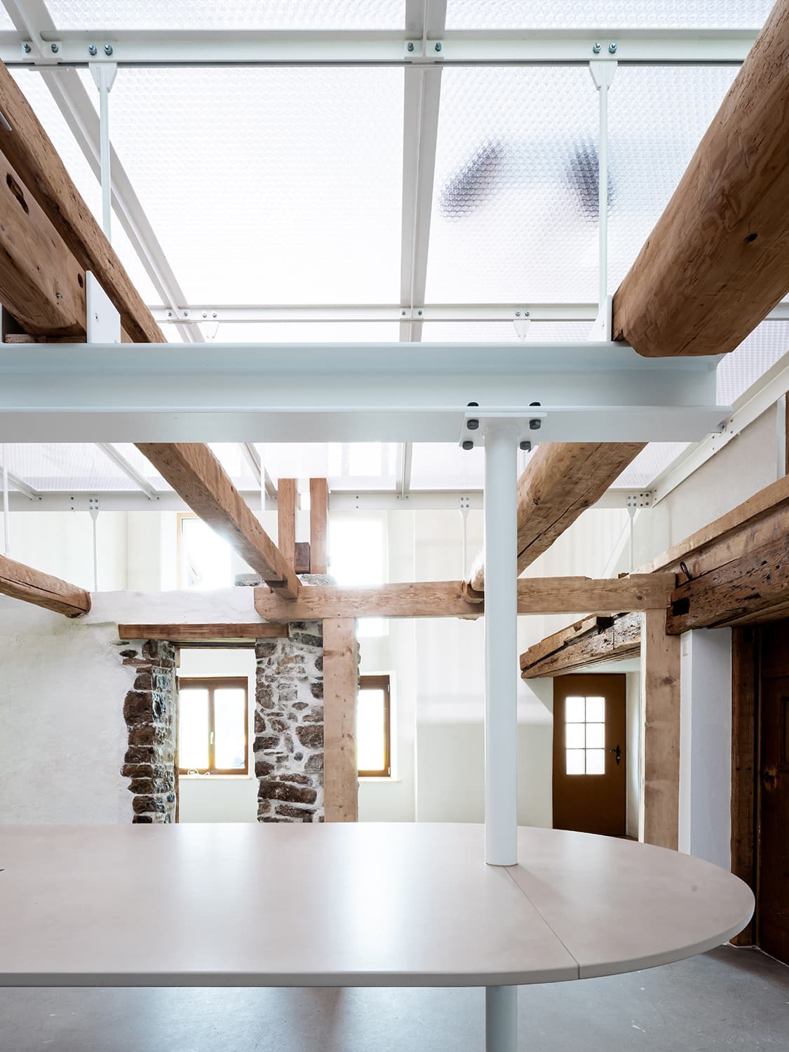 Uplift doubles the living space of an old farmhouse by lifting its existing floor (Neuchâtel, 2022-2024)