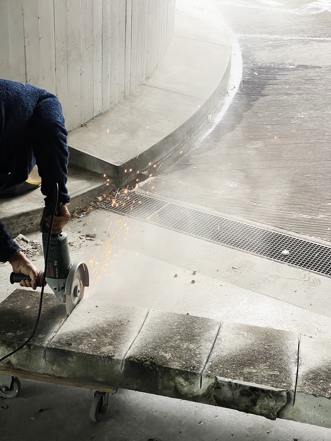 Drift turns soon-to-be demolished buildings as ressources to be reassembled into a temporary public hammam (Biennale svizzera del territorio, Lugano, 2022)