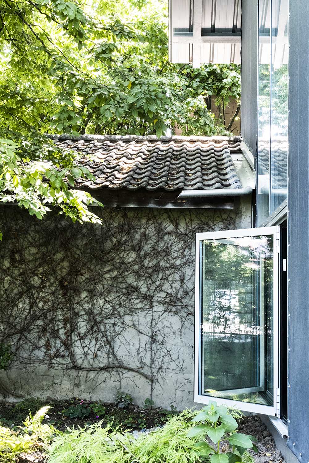 Filter House adapts itself to its environement through passive climate strategies (Geneva, 2019-2021)