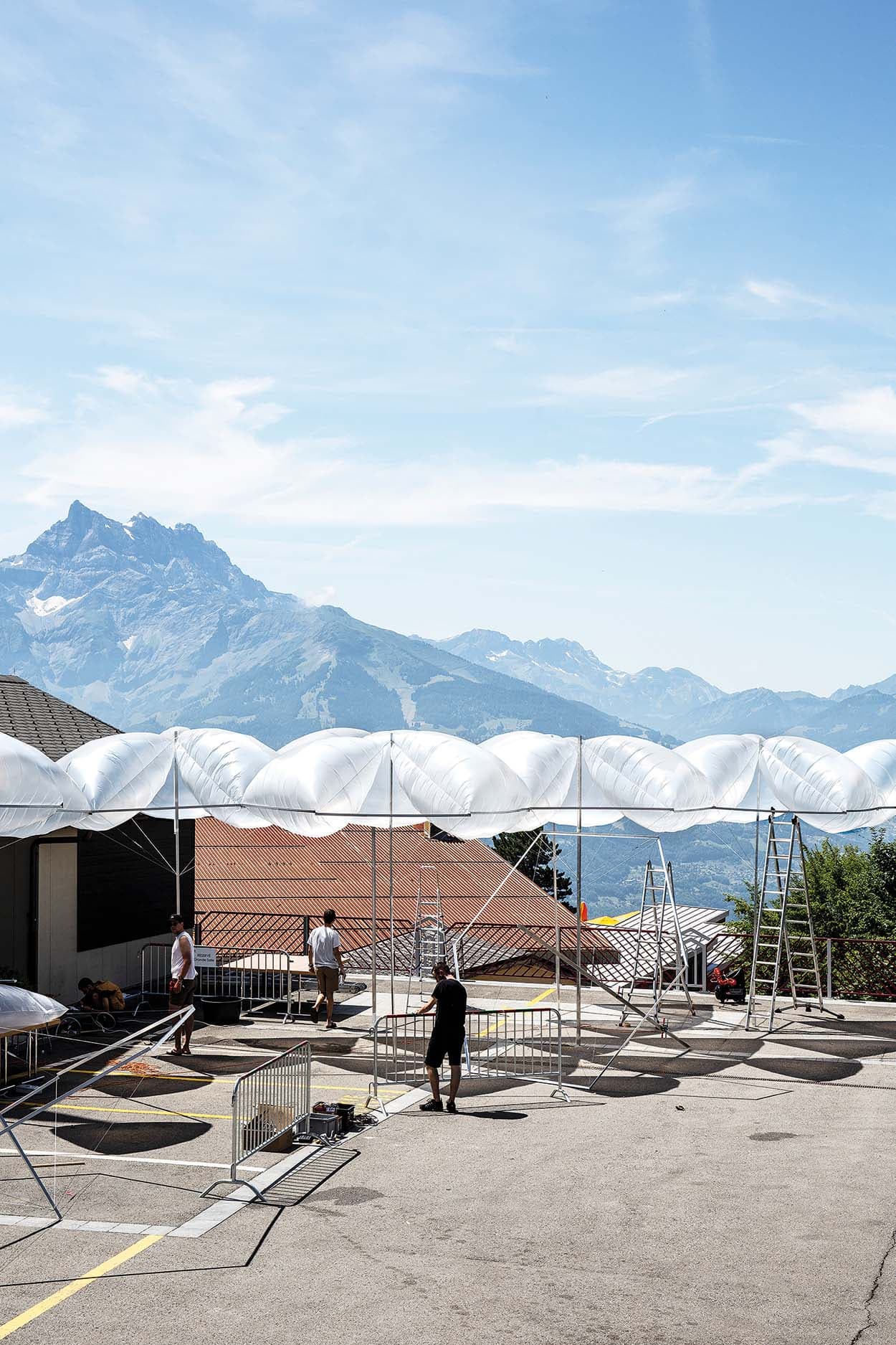 Universal Buvette is a lightweight structure designed to be dismantled and transported, EASA 2019