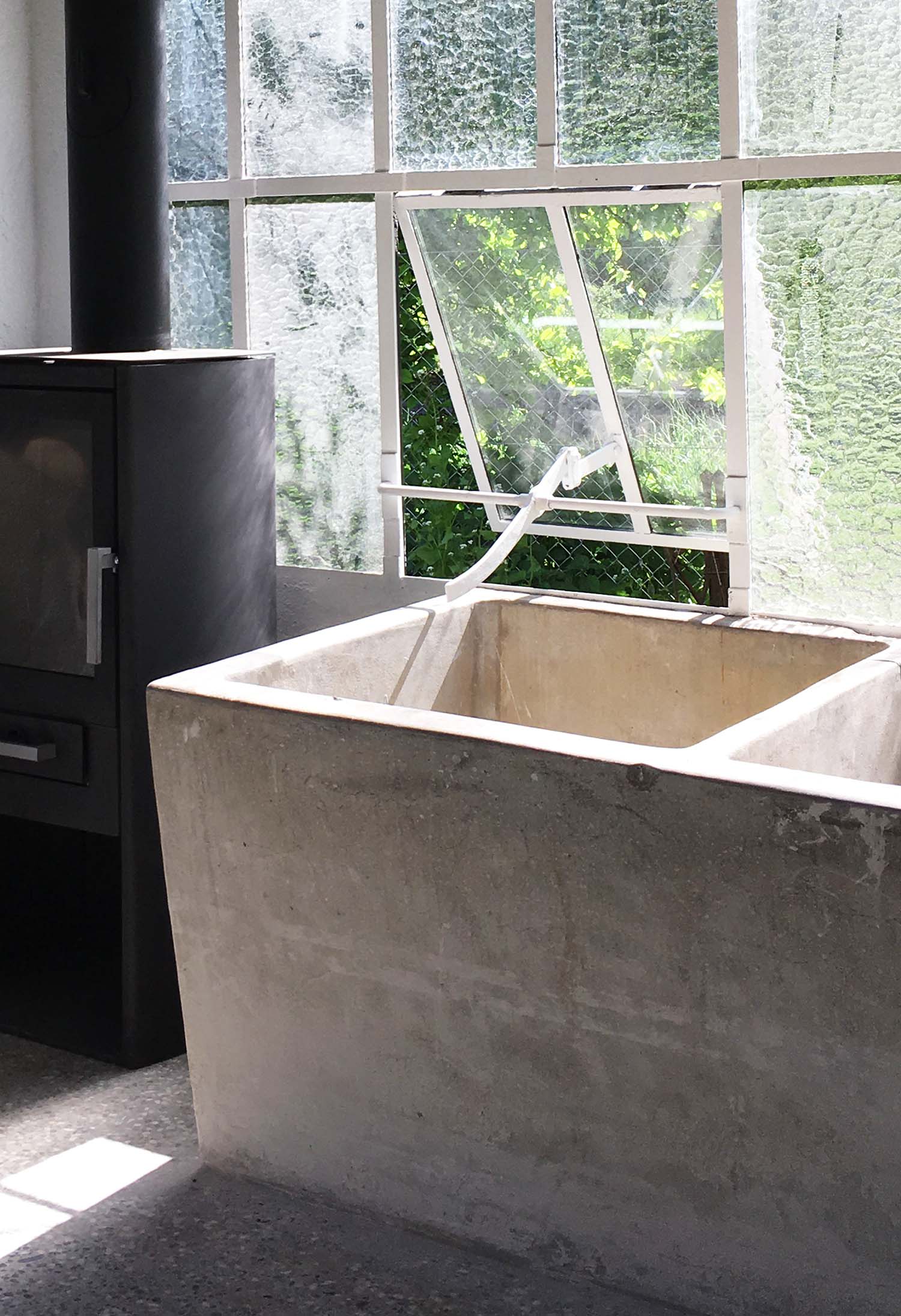 Train House is the efurbishment of a small house by the tracks