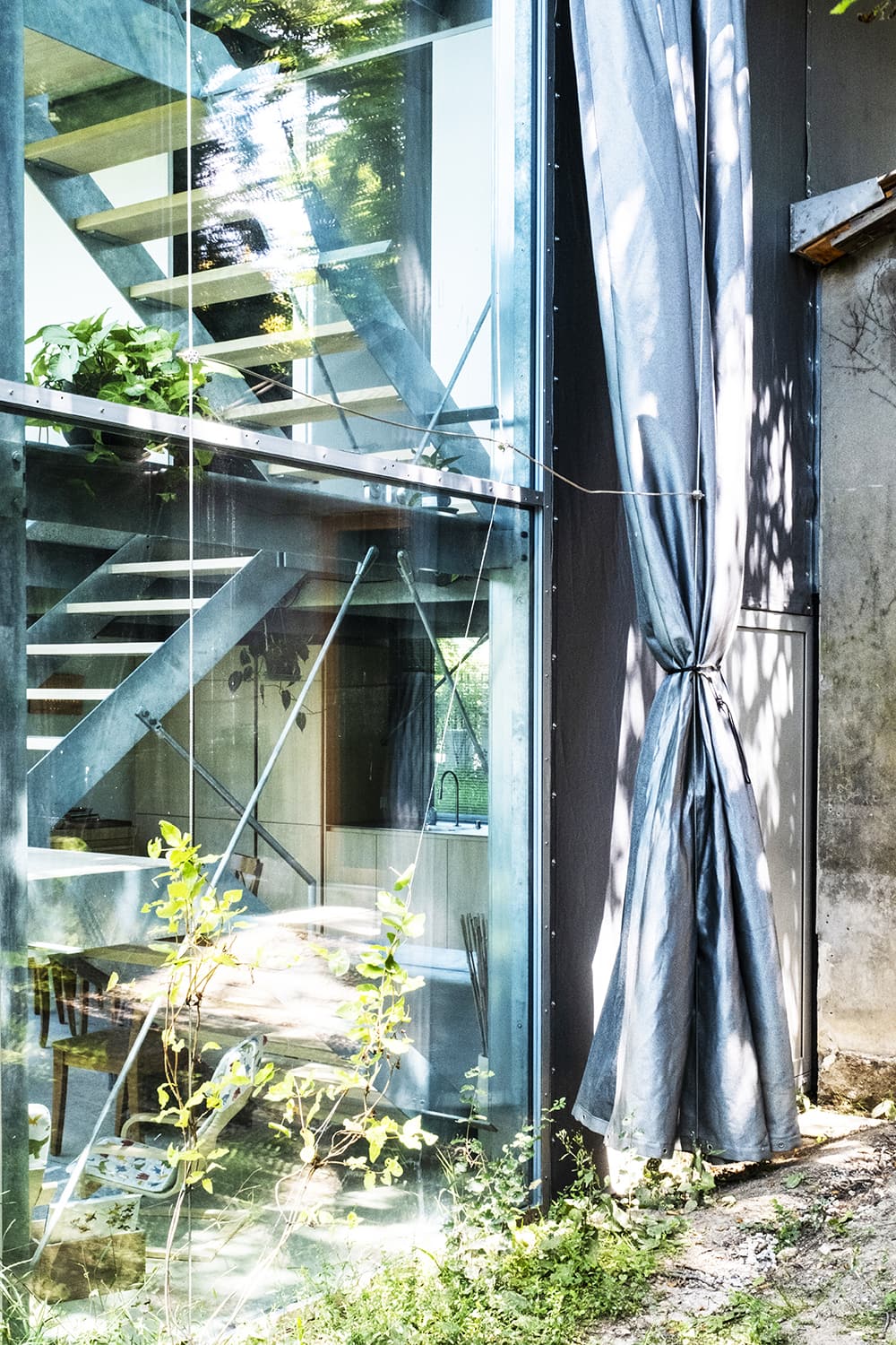 Filter House adapts itself to its environement through passive climate strategies (Geneva, 2019-2021)