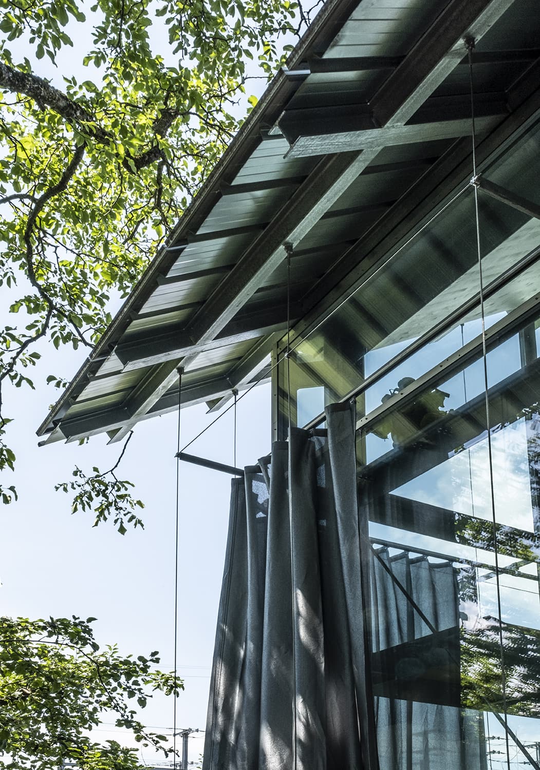 Filter House adapts itself to its environement through passive climate strategies (Geneva, 2019-2021)