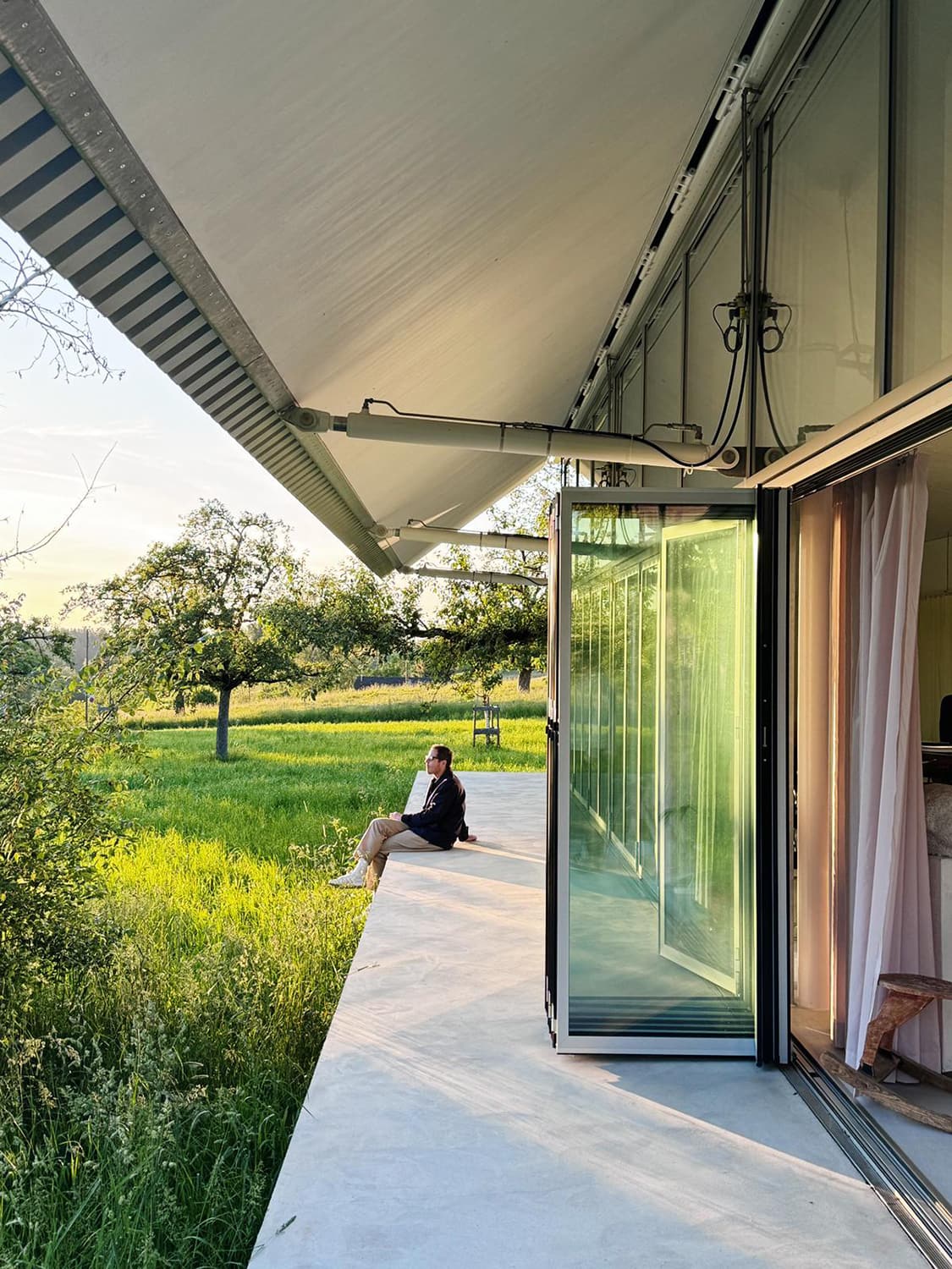 House for (almost) Everything adapts from an initimate home to a generous gathering space (Zurich, 2020-2022)