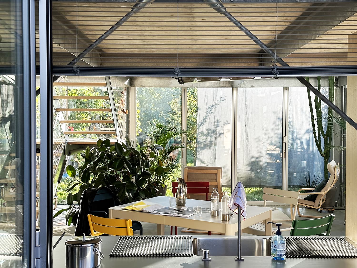 Filter House adapts itself to its environement through passive climate strategies (Geneva, 2019-2021)
