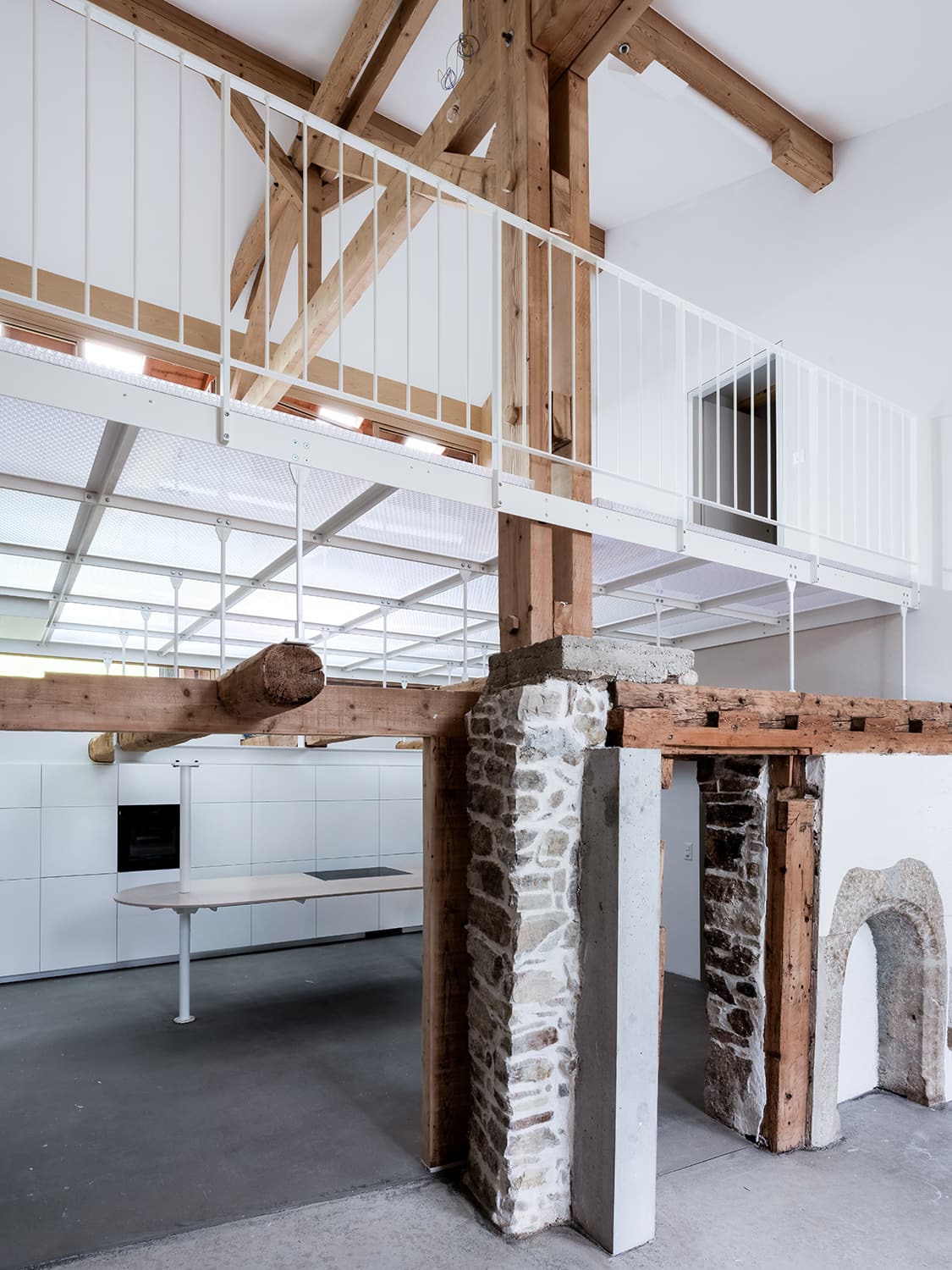 Uplift doubles the living space of an old farmhouse by lifting its existing floor (Neuchâtel, 2022-2024)