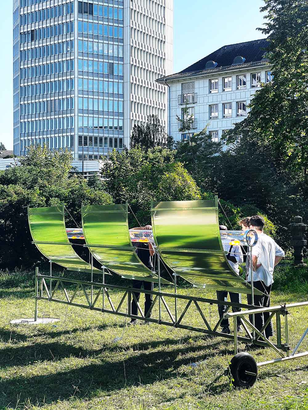 Electryone follows the sun and surrenders to its power (Zurich, 2023)